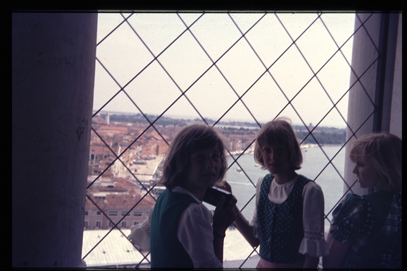 09.Venetie jul 1975 Brigitte,Marion.JPG